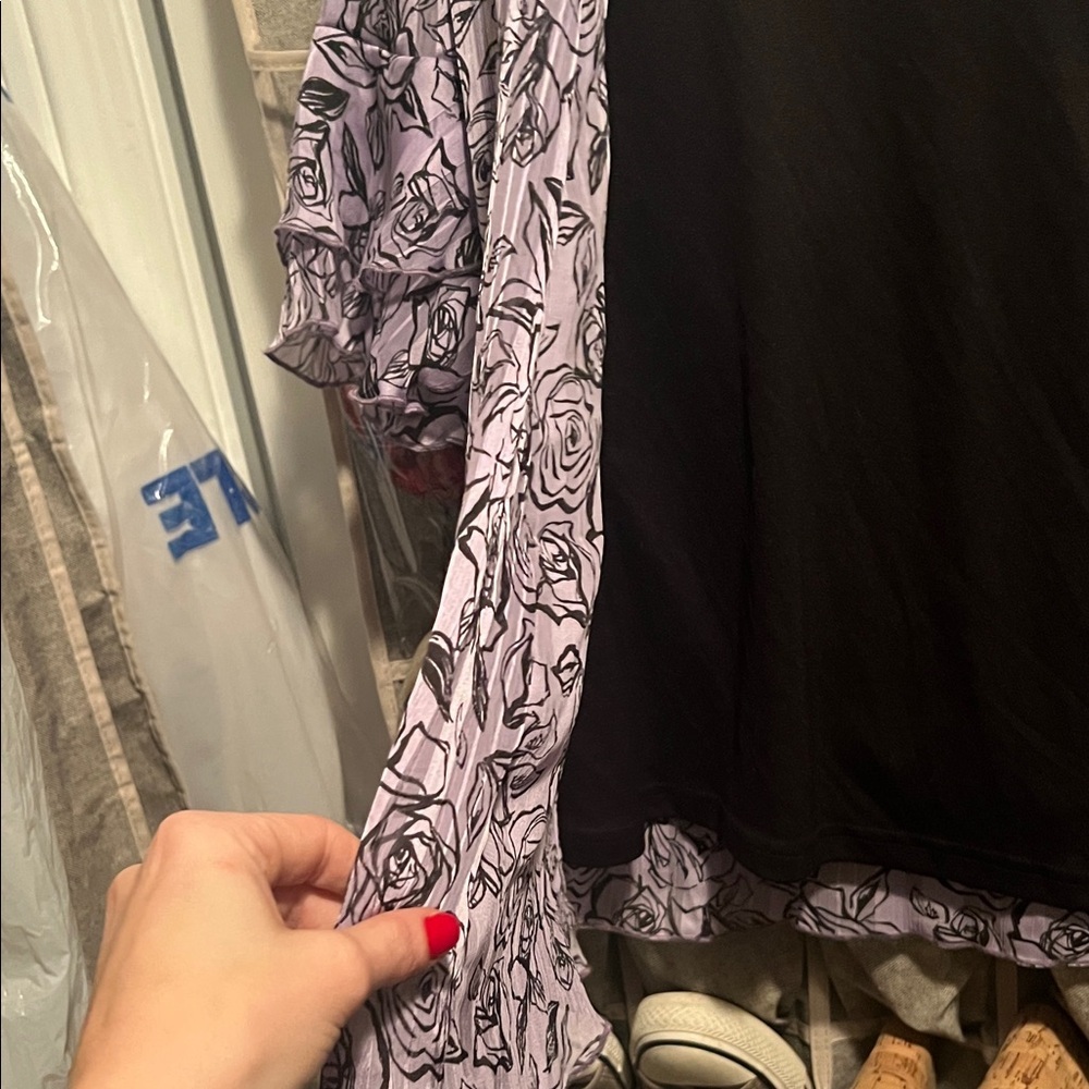 Sara Michelle Women's Floral Top - Lavender and Black - Picture 4 of 5